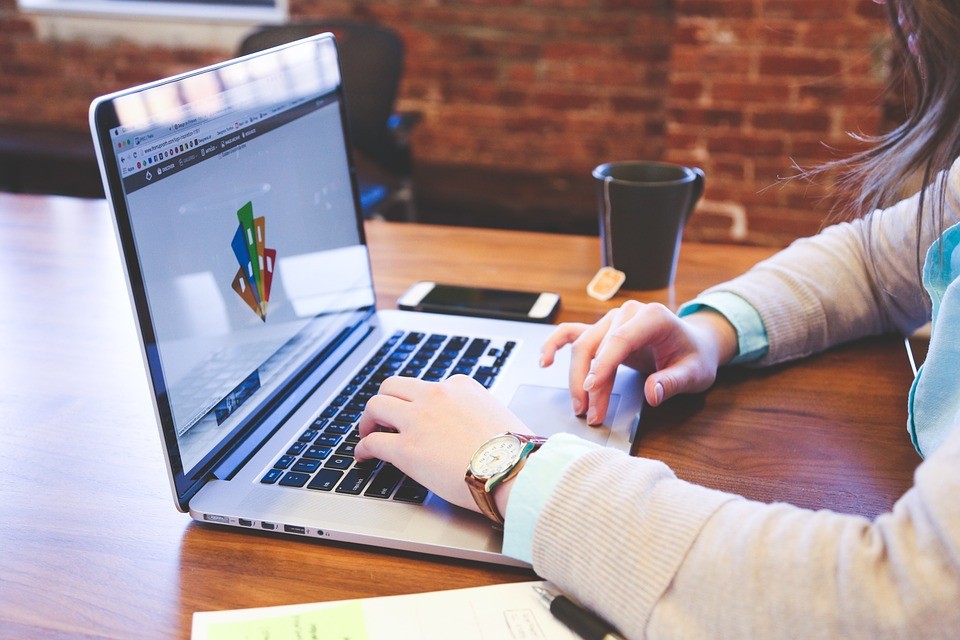 5 Important Activities Every Website Owner Should Consider Outsourcing - Blog Lorelei Web Design